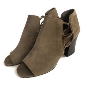 New! Tahari peep toe block heel bootie NWOT